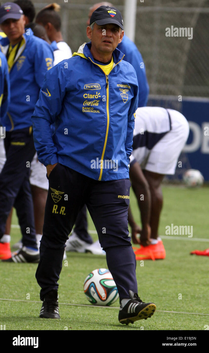 Quito, Ecuador. 27th May, 2014. Head coach of Ecuador's national soccer team Reinaldo Rueda takes part in a training session at the 'Casa de la Seleccion' in Quito, capital of Ecuador, May 27, 2014. Ecuador is preparing for its friendly matches against Mexico and England, in the U.S., before the Brazil 2014 FIFA World Cup. Credit:  Santiago Armas/Xinhua/Alamy Live News Stock Photo