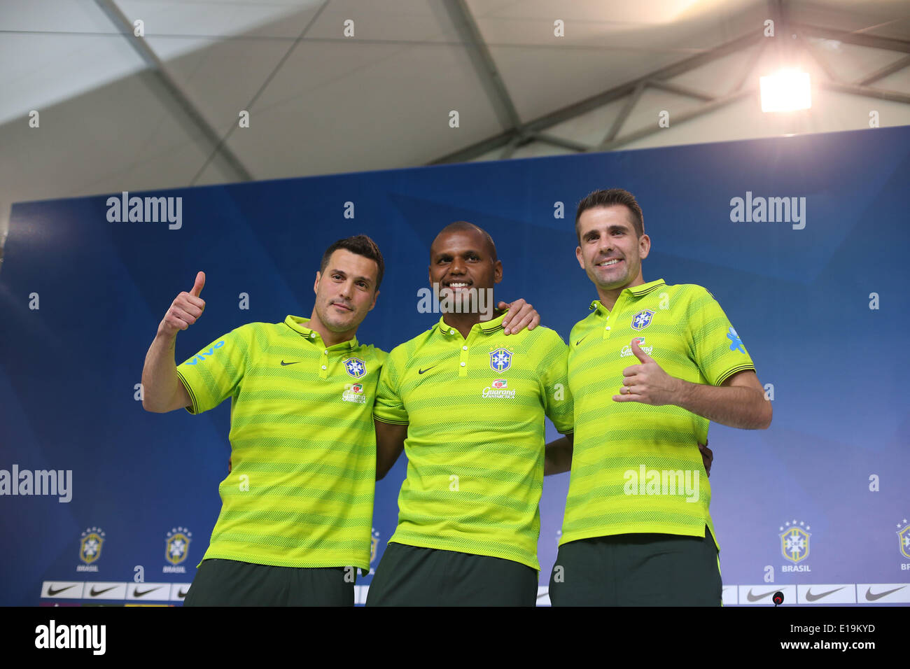 Rio De Janeiro, Brazil. 27th May, 2014. Goalie Julio Cesar (L) and players Jefferson (C) and Victor (R) of the Brazilian national soccer team pose during a press conference after taking part in a training session for the FIFA World Cup Brazil 2014 in Teresopolis, in Rio de Janeiro, Brazil, May 27, 2014. © AGENCIA ESTADO/Xinhua/Alamy Live News Stock Photo