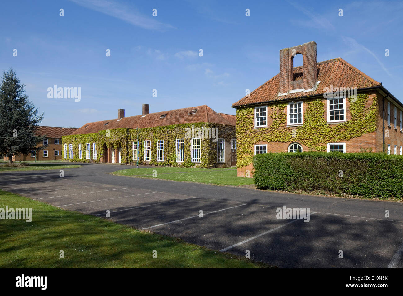 Officers Mess RAF Duxford, Duxford, United Kingdom. Architect: Unknown. Royal Air Force, 1933. Exterior view of front facade of Stock Photo