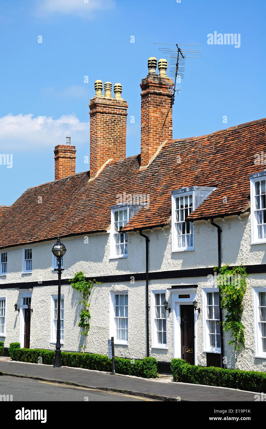 Row Of Cottages Along Old Town Stratford Upon Avon Warwickshire