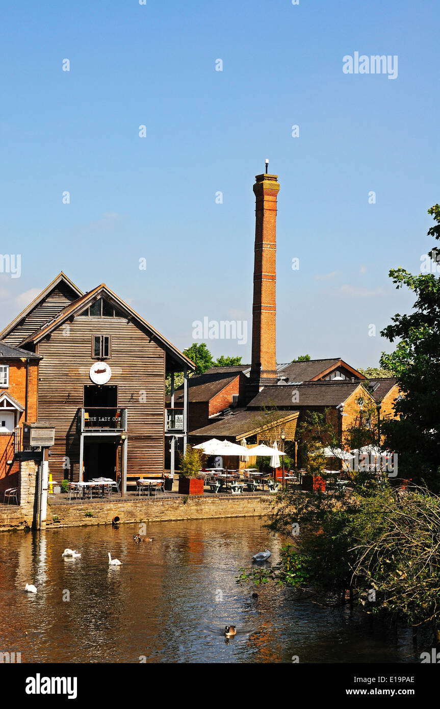 The Lazy Cow restaurant along the River Avon at Bridge Foot, Stratford-Upon-Avon, Warwickshire, England, UK, Western Europe. Stock Photo