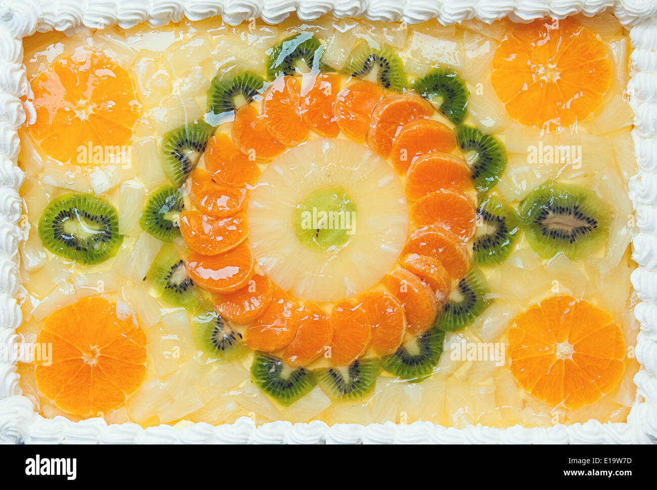 Kiwi Fruit Decorated Cake High Resolution Stock Photography And Images Alamy