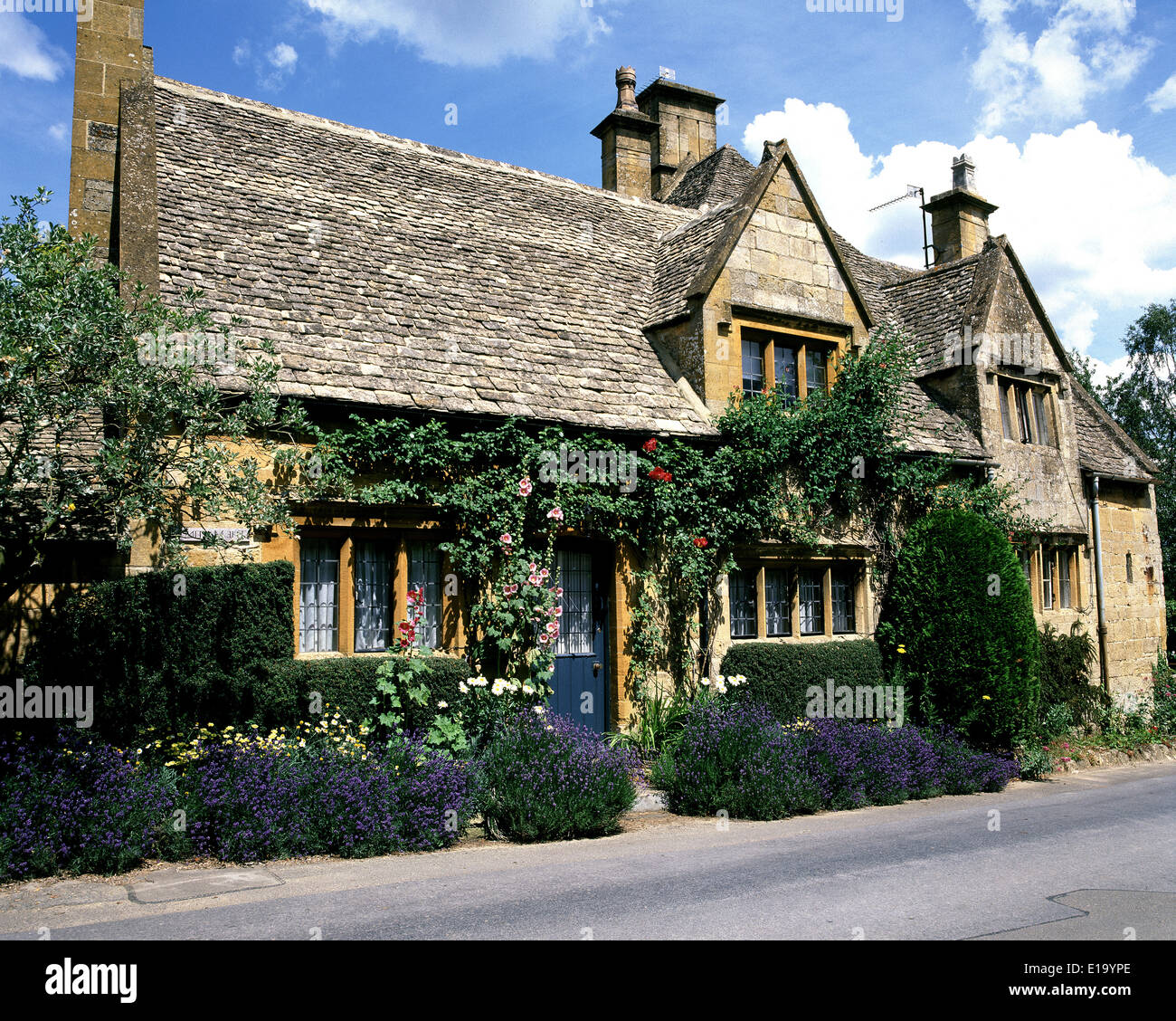A pretty stone cottage in the delightful cotswold village of Stanton on a summers day. Stock Photo