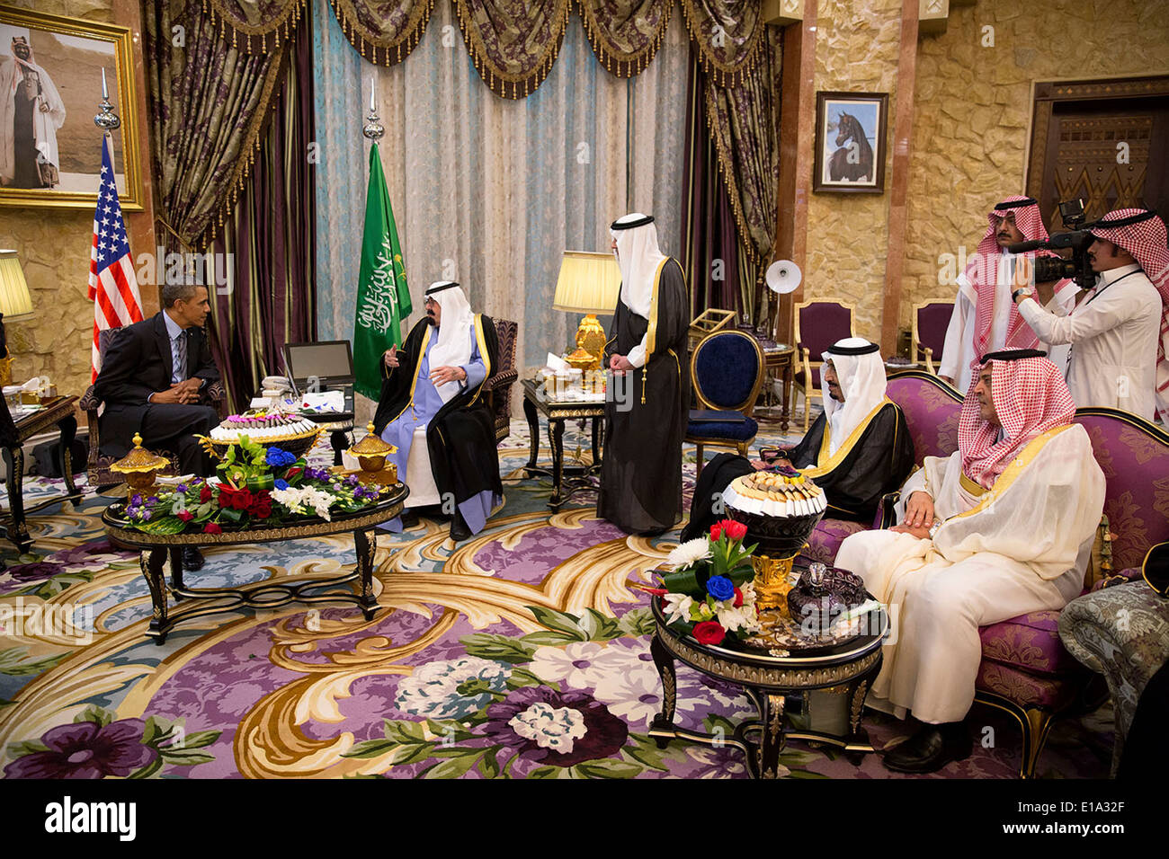 US President Barack Obama meets with King Abdullah bin Abdulaziz Al Saud of the Kingdom of Saudi Arabia at Rawdat Khuraim March 28, 2014 in Saudi Arabia. Stock Photo