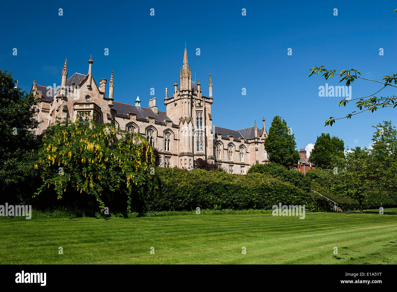 Londonderry derry campus magee college hi-res stock photography and ...