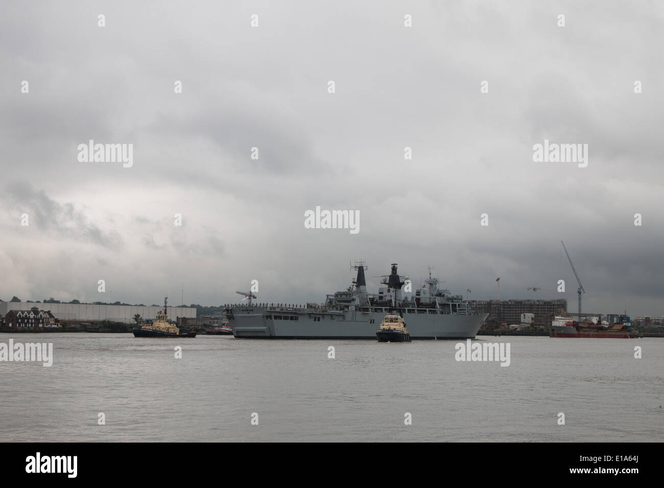 LONDON, UK, 28th May, 2014. HMS Bulwark, an Albion Class assault ship and flagship of the Royal Navy passes the Thames Barrier on its way to spend a few days at Greenwich to help mark the 350th anniversary of the Royal Marines © Steve Bright/Alamy Live News Stock Photo