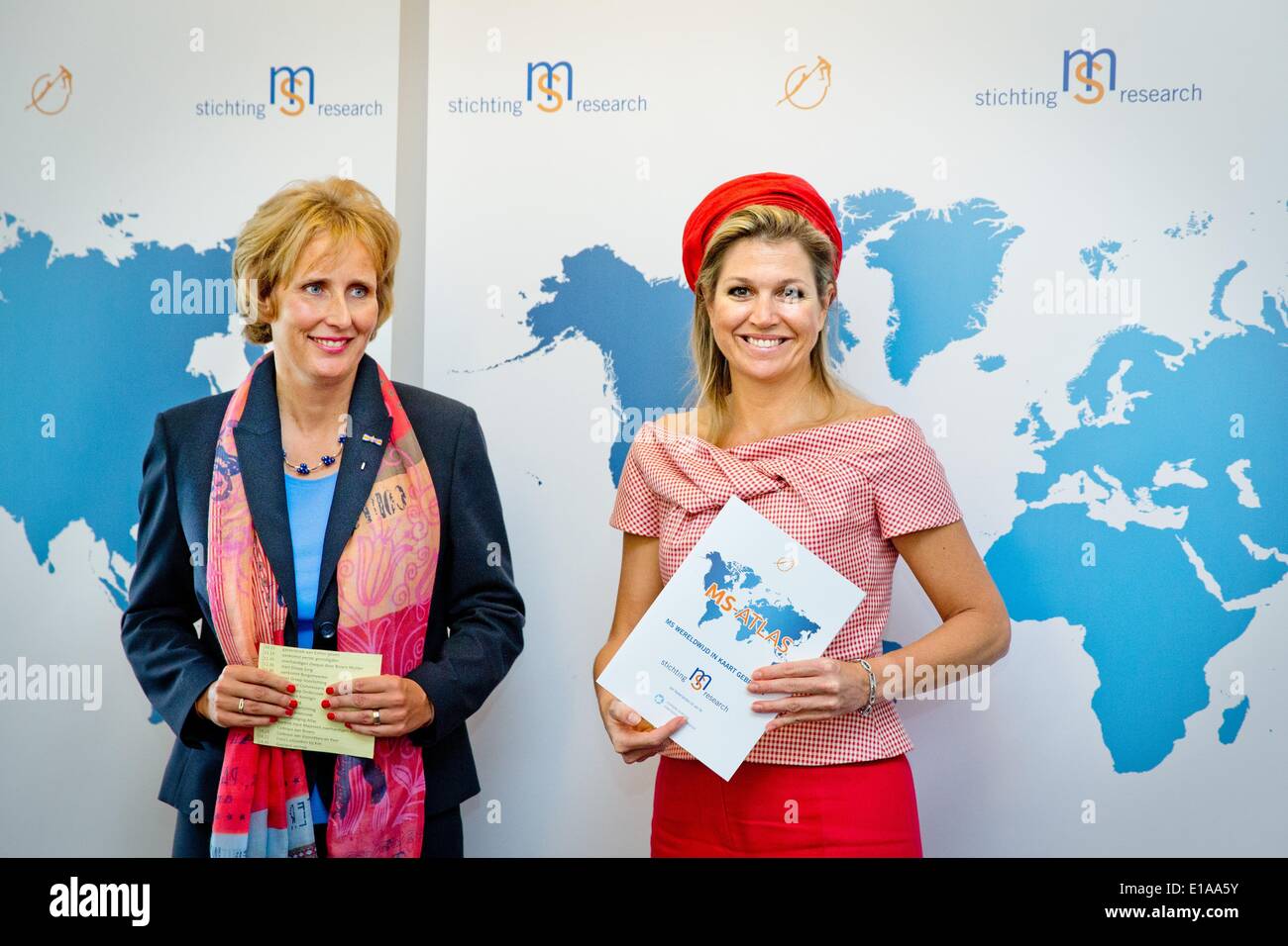 Voorschoten, The Netherlands. 28th May, 2014. Queen Maxima (R) visits foundation MS Research at World MS Day in Voorschoten, The Netherlands, 28 May 2014. The Queen received the first Dutch version of the International MS (multiple sclerosis) Atlas. Photo: Patrick van Katwijk/NO WIRE SERVICE/dpa/Alamy Live News Stock Photo