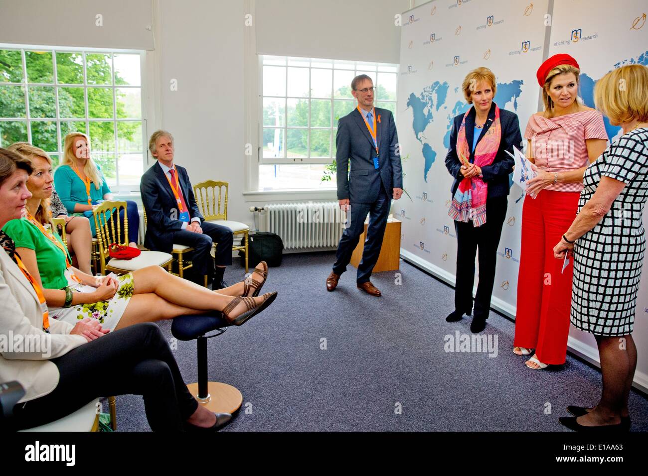 Voorschoten, The Netherlands. 28th May, 2014. Queen Maxima (2nd R) visits foundation MS Research at World MS Day in Voorschoten, The Netherlands, 28 May 2014. The Queen received the first Dutch version of the International MS (multiple sclerosis) Atlas from director Dorinda Roos (3rd R). Photo: Patrick van Katwijk /NO WIRE SERVICE/dpa/Alamy Live News Stock Photo