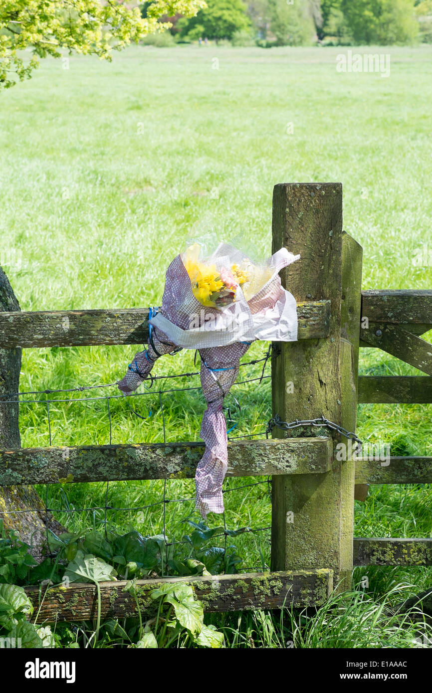Fence wooden flowers hi-res stock photography and images - Alamy