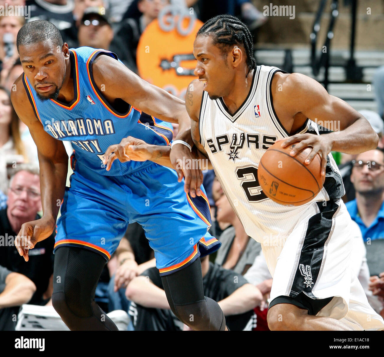 May 21, 2014 - San Antonio, TEXAS, USA - San Antonio Spurs' Kawhi Leonard looks for room around Oklahoma City Thunder's Kevin Durant during first half action of Game 2 in the Western Conference Finals Wednesday May 21, 2014 at the AT&T Center. (Credit Image: © San Antonio Express-News/ZUMAPRESS.com) Stock Photo