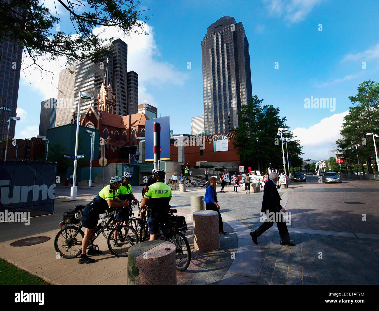 Oil protest exxon mobil hires stock photography and images Alamy