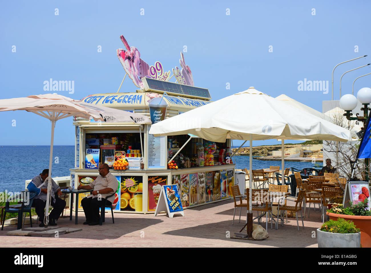 Seafront fast food kiosk, Buġibba, Saint Paul's Bay (San Pawl il-Baħar), Northern District, Republic of Malta Stock Photo