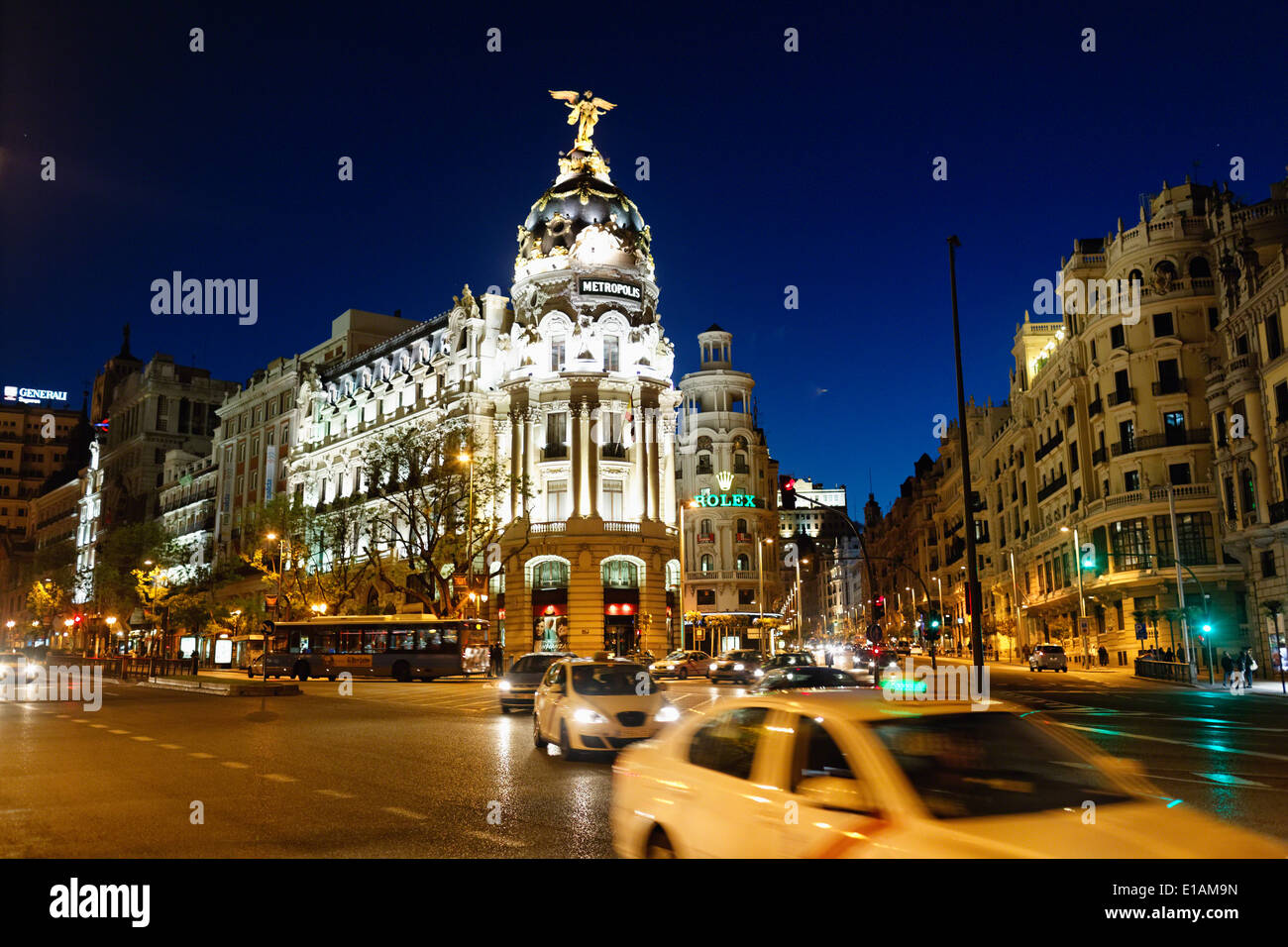 Metropolis Building (Edificio Metropolis) at Night, Madrid, Spain Stock Photo