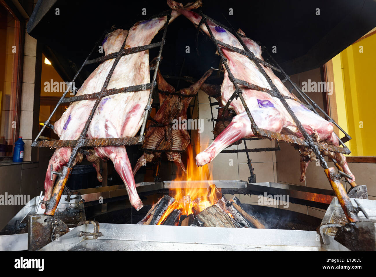 Lamb roasting hires stock photography and images Alamy