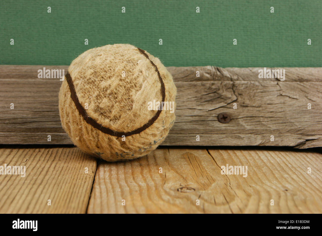 Old tennis ball hi-res stock photography and images - Alamy