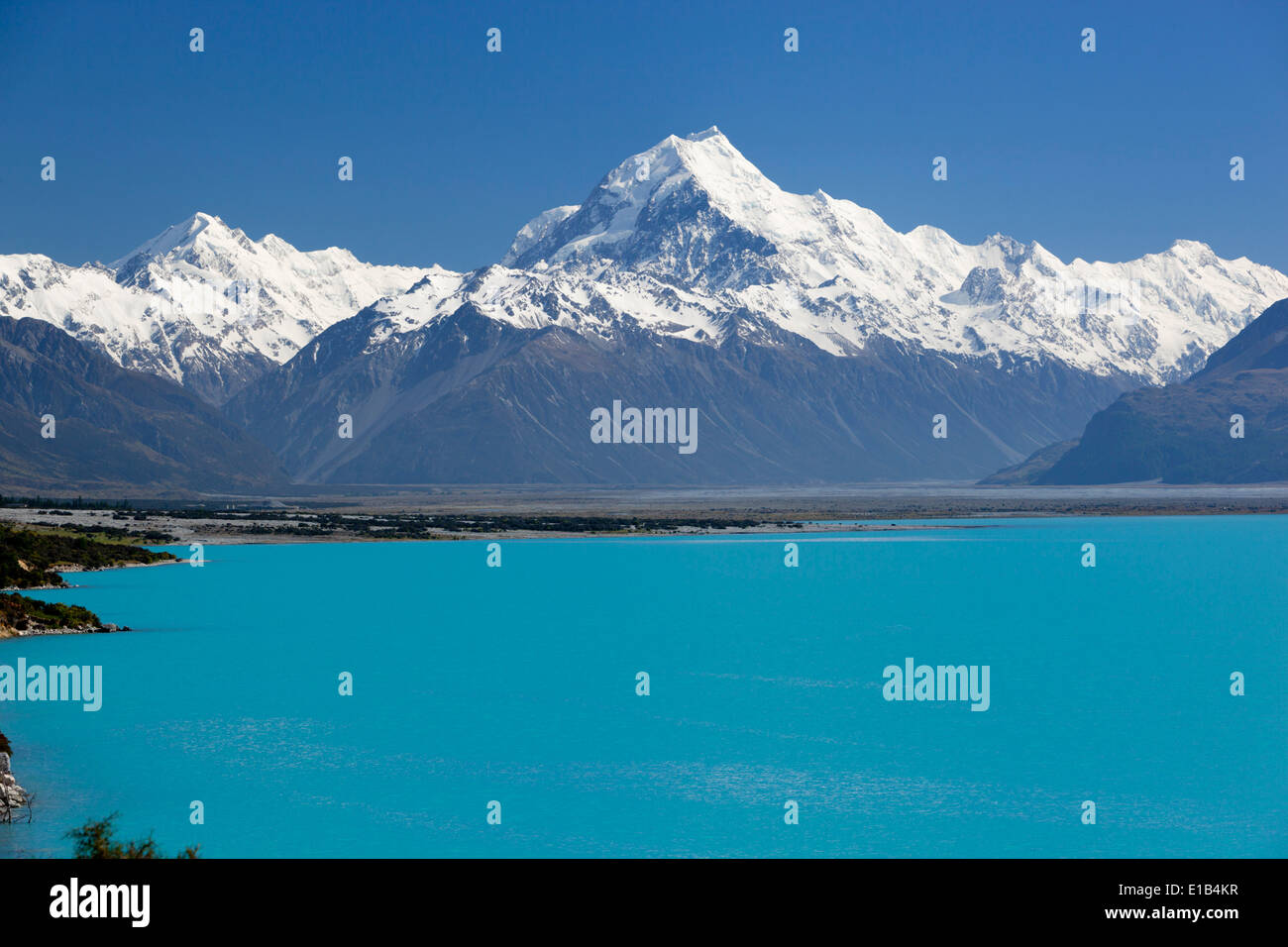 Mount Cook and Lake Pukaki Stock Photo