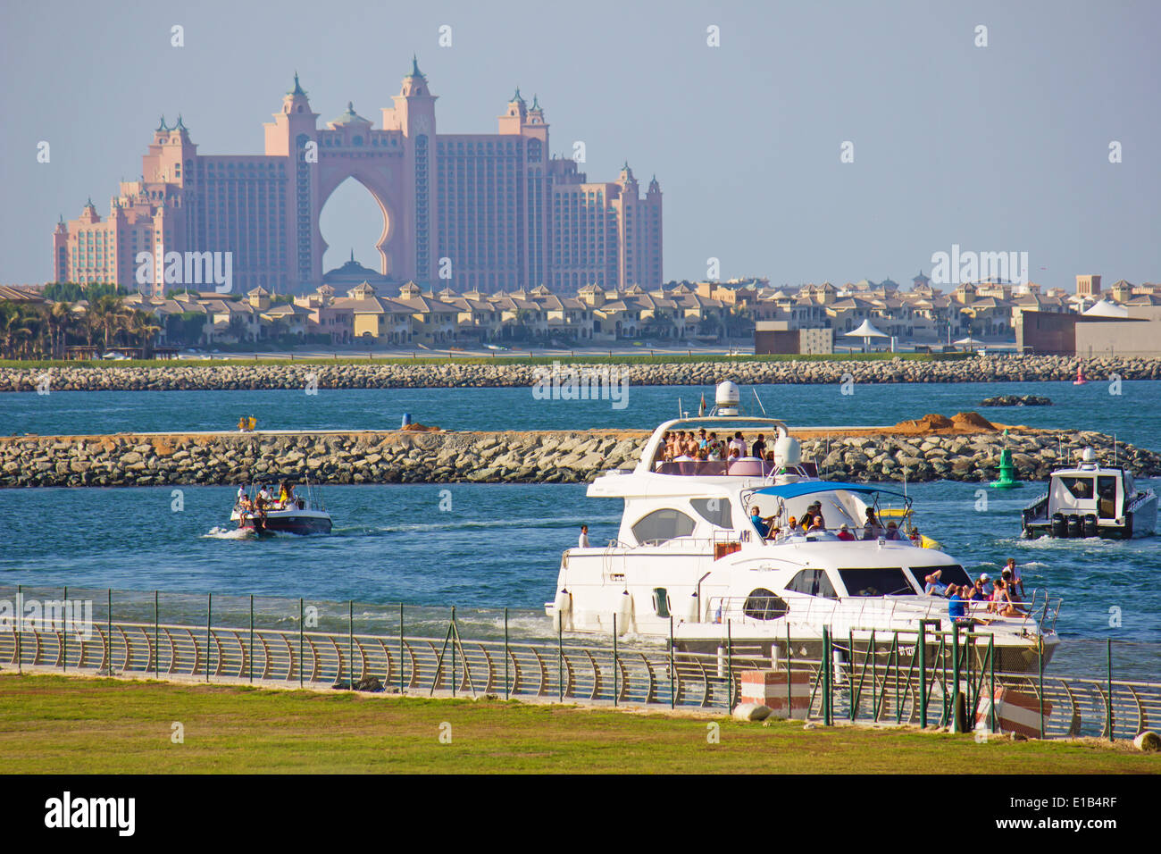 View Atlantis Hotel on November 16, 2012 in Dubai, UAE. The resort consists of two towers linked by a bridge, with a total of 1 Stock Photo