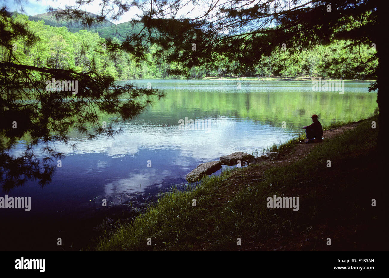 Man sitting on lake hi-res stock photography and images - Alamy
