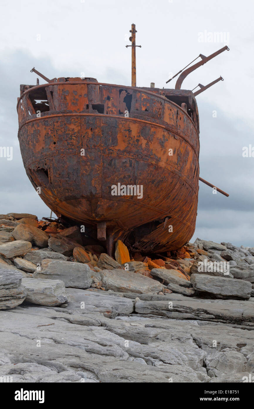 The rusty shipwreck of MV Plassey on Finnis Rock, Inis Oirr or Inisheer, one of the three Aran Islands, West Ireland. Stock Photo