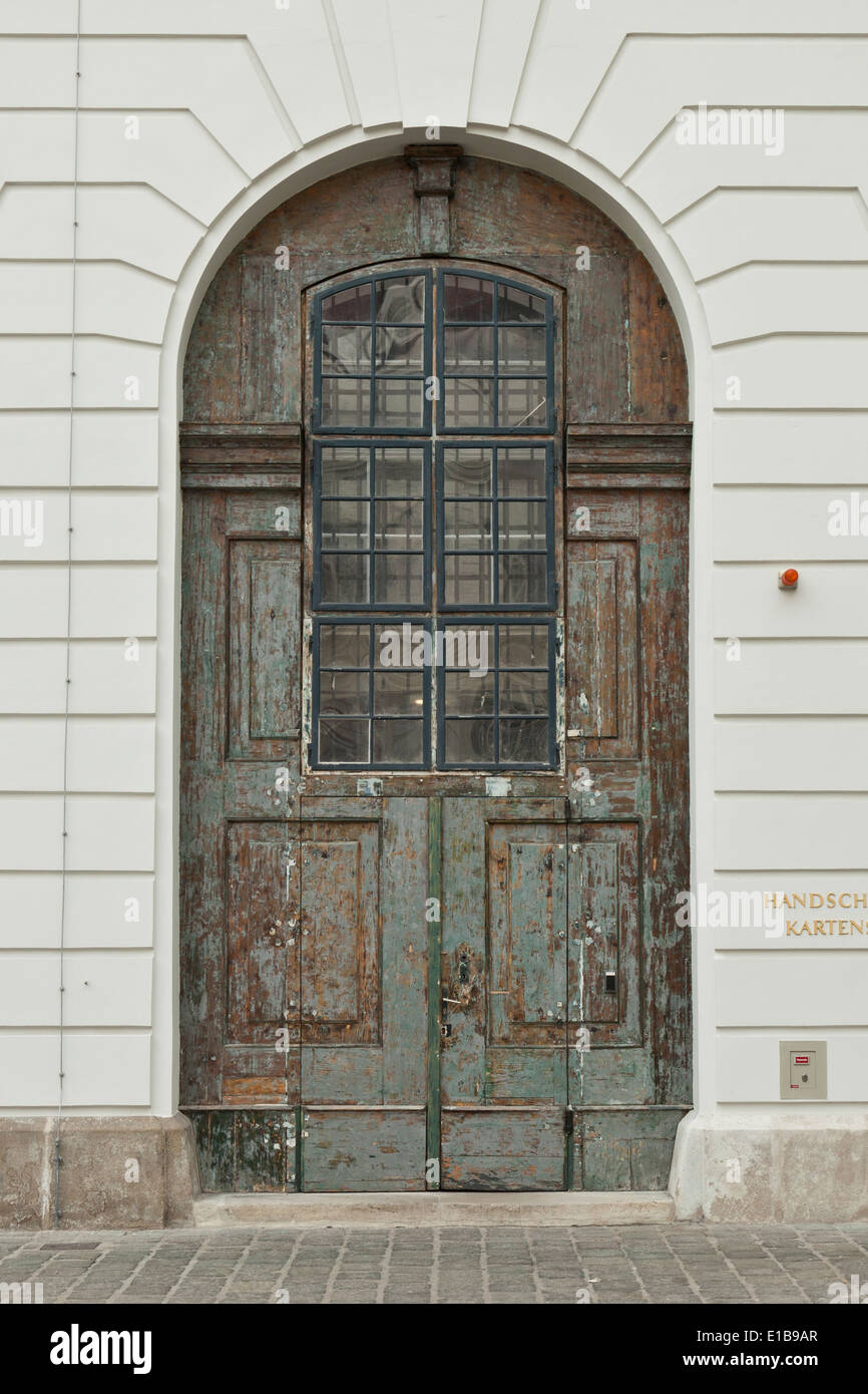 Alte Tür in Wien Stock Photo