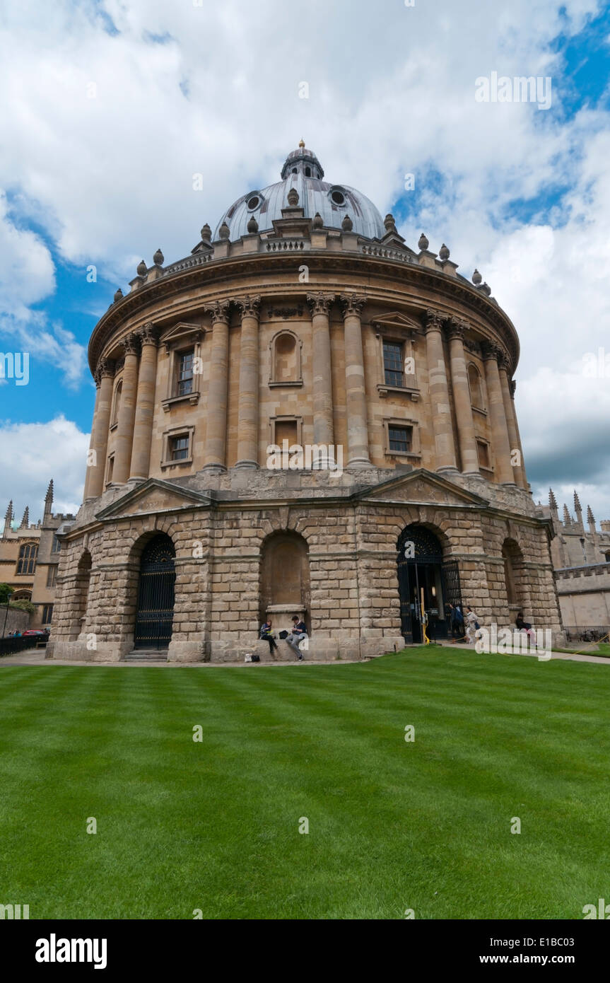 The Radcliffe Camera in Radcliffe Square, Oxford Stock Photo - Alamy