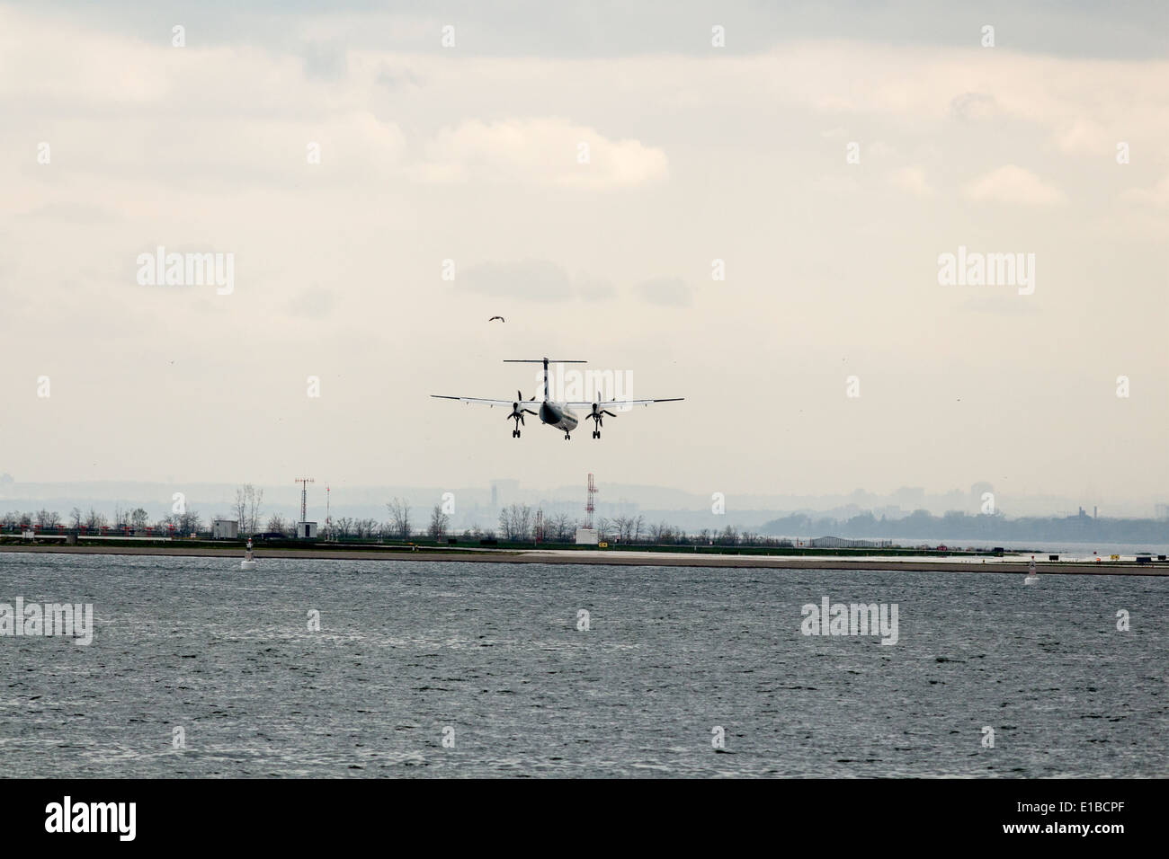 Porter Bombardier landing at Billy Bishop Airport on the Toronto Islands Stock Photo