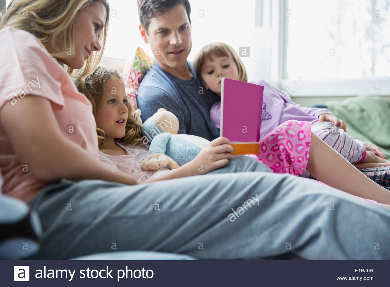 Girl reading bed hires stock photography and images Alamy