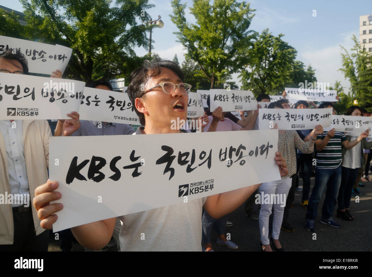 Seoul, South Korea. 29th May, 2014. Journalists of state-run KBS attend strike rally at the broadcaster??s main office building in Seoul, South Korea. Journalists and workers of two labor unions of KBS began general strike on Thursday to demand president of the broadcaster Gil Hwan-young resign for what the labor unions insist, interfering in news reports in favor of South Korean government, while the company said the strike was illegal, according to local media. Signs which journalists hold read,'KBS is broadcast of the people'. Credit:  Lee Jae-Won/AFLO/Alamy Live News Stock Photo