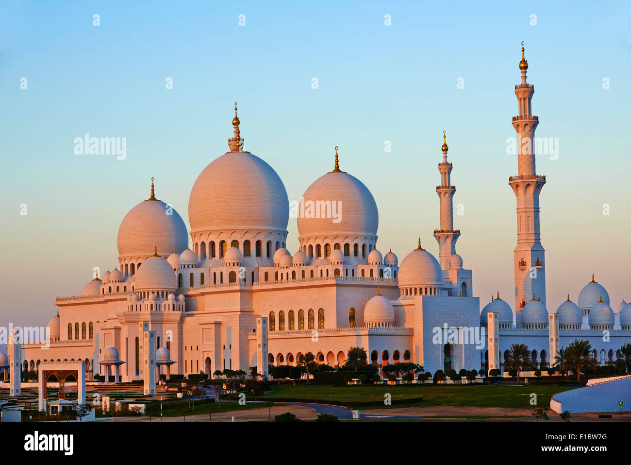 United Arab Emirates, Abu Dhabi, Sheikh Zayed Grand Mosque Stock Photo ...