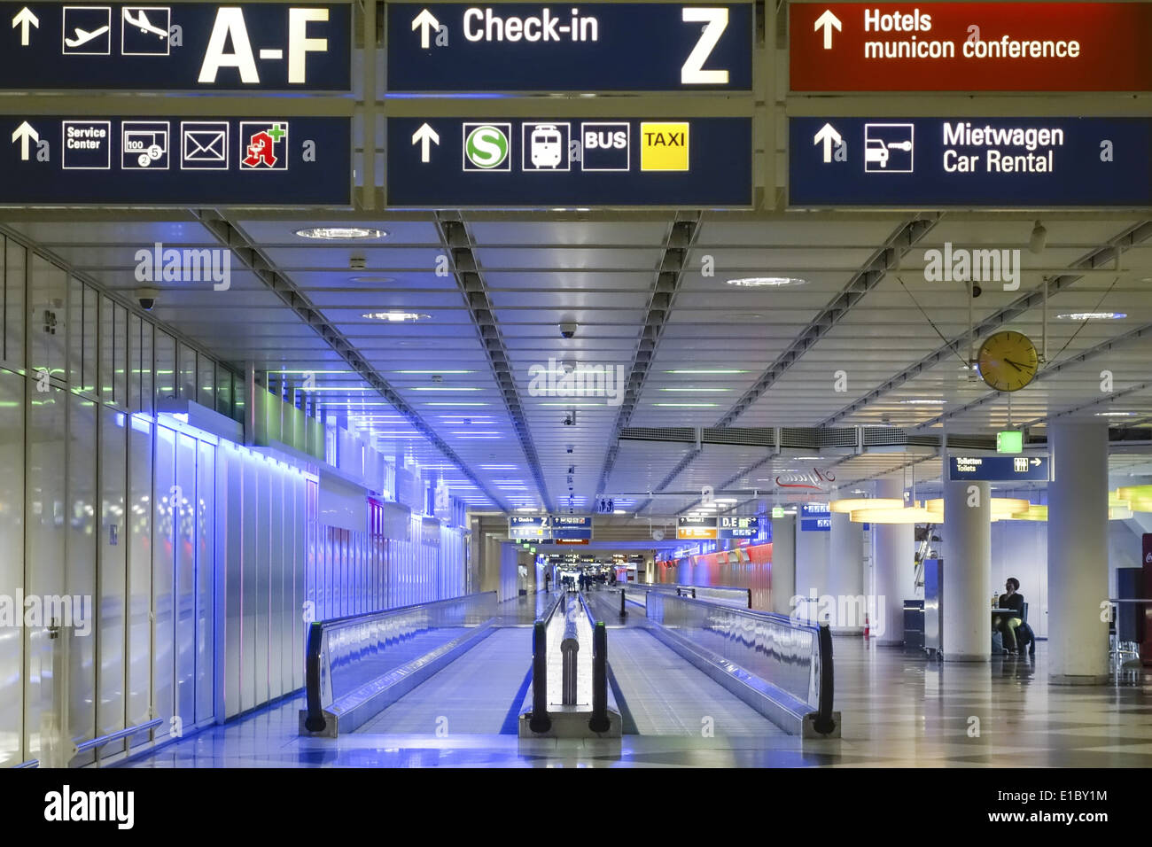 Laufband am Terminal 1, Flughafen München, Bayern, Deutschland, Europa  Stock Photo - Alamy