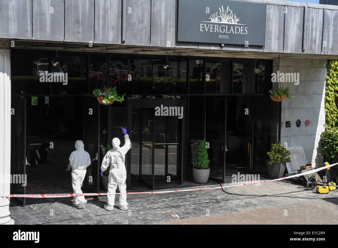Derry, Londonderry, Northern Ireland. 30th May, 2014. Forensic Officers at the scene of a firebomb attack in the reception area of a Londonderry hotel.  The Everglades Hotel, in the Prehen area of the city, was evacuated after the device was reported at 23:15 BST on Thursday. The device exploded a short time later when Army bomb experts were working to make it safe. Credit:  George Sweeney/Alamy Live News Stock Photo