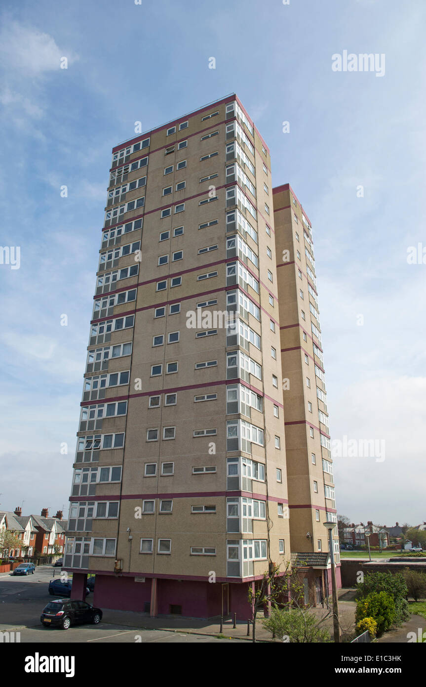 High rise demolition hi-res stock photography and images - Alamy