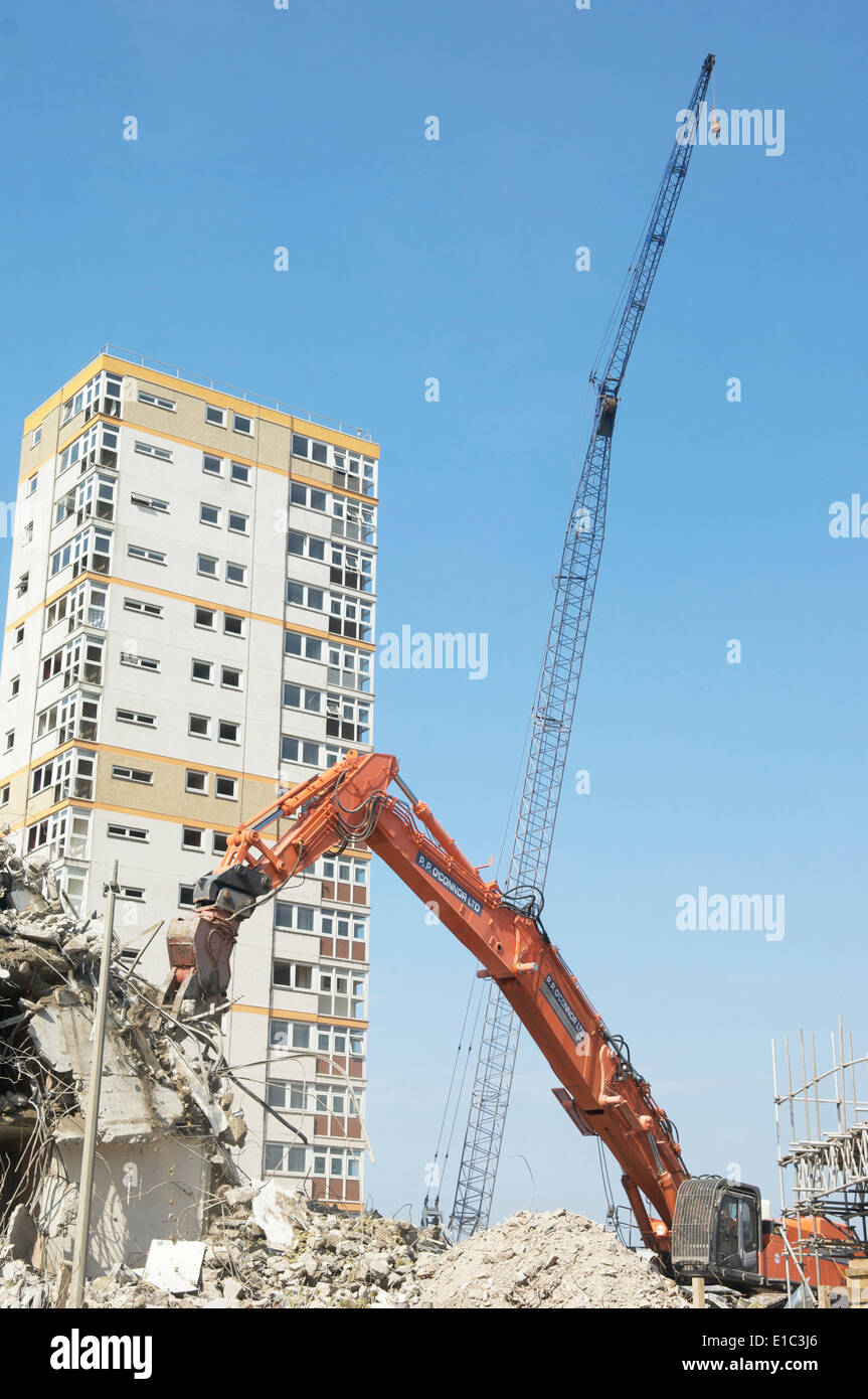 Demolition of high rise apartment blocks Stock Photo - Alamy