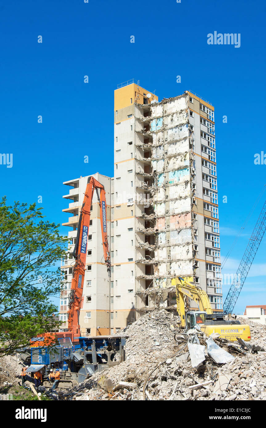 Demolition of high rise apartment blocks Stock Photo Alamy