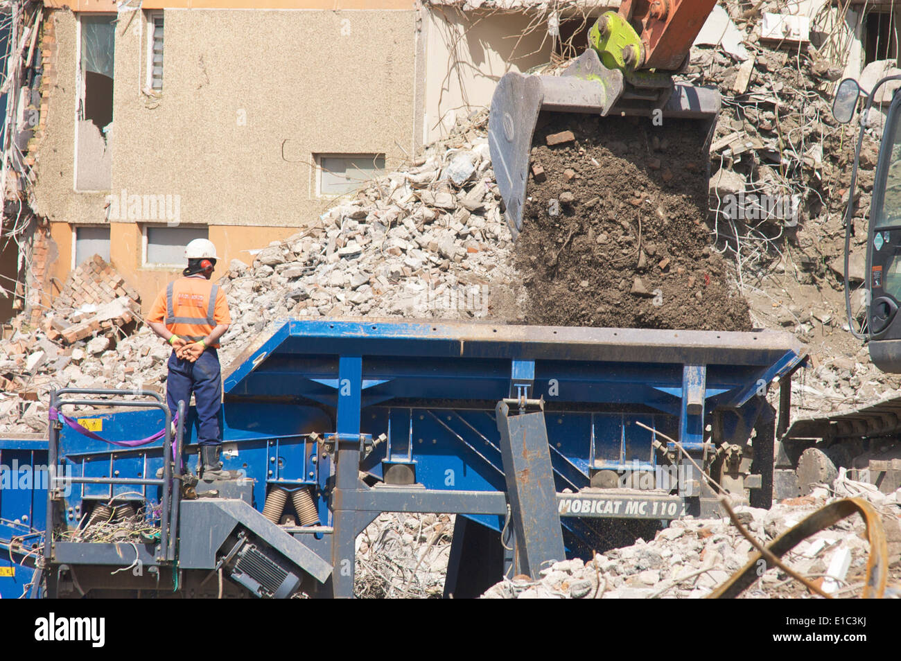 Demolition of high rise apartment blocks Stock Photo - Alamy