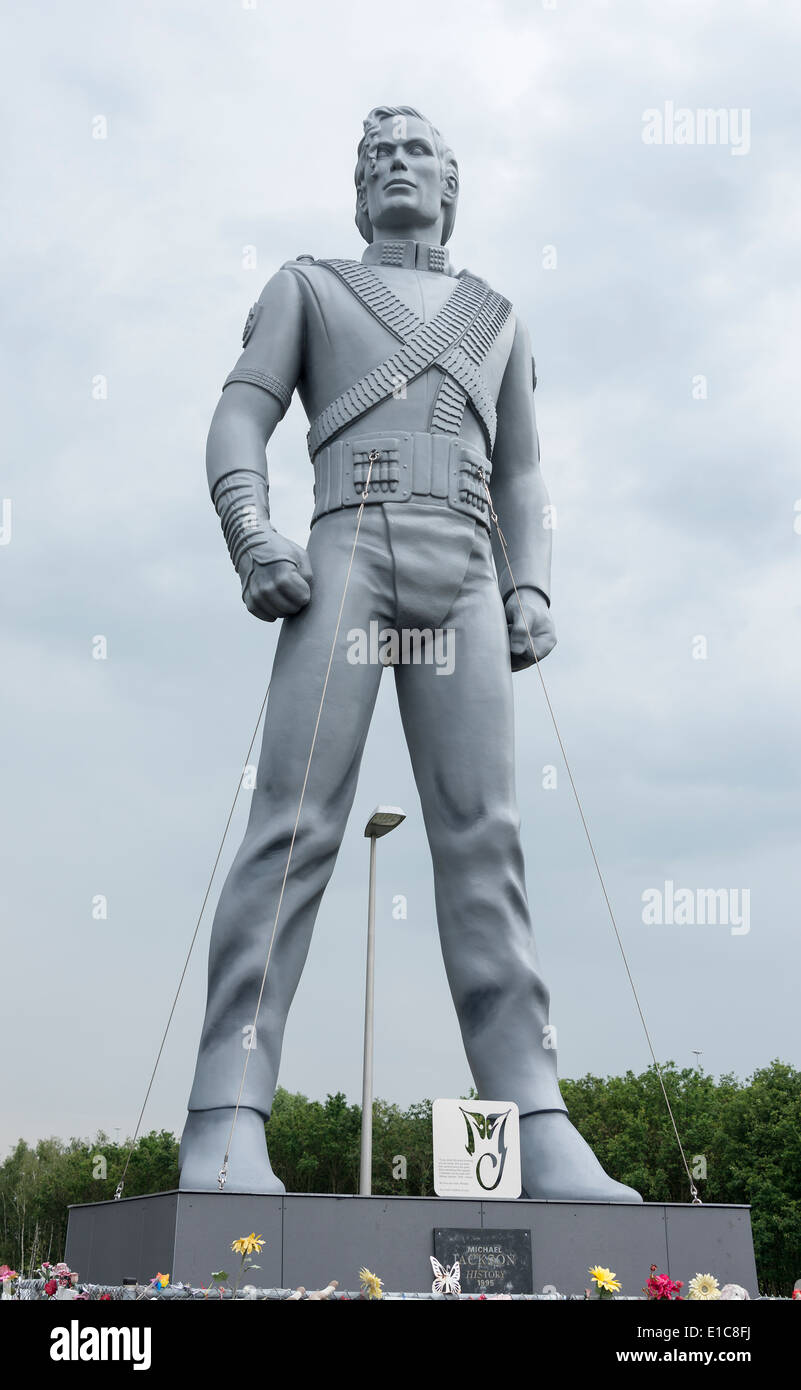 Michael jackson statue hi-res stock photography and images - Alamy