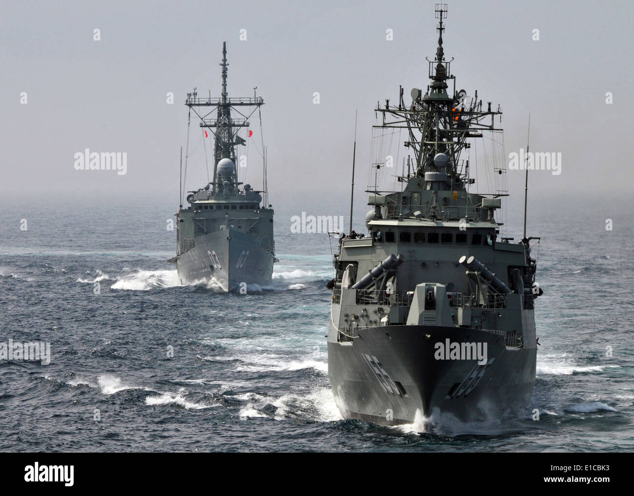 The Royal Australian Navy Adelaide-class guided-missile frigate HMAS Sydney (FFG 03) and the Anzac-class frigate HMAS Ballarat Stock Photo