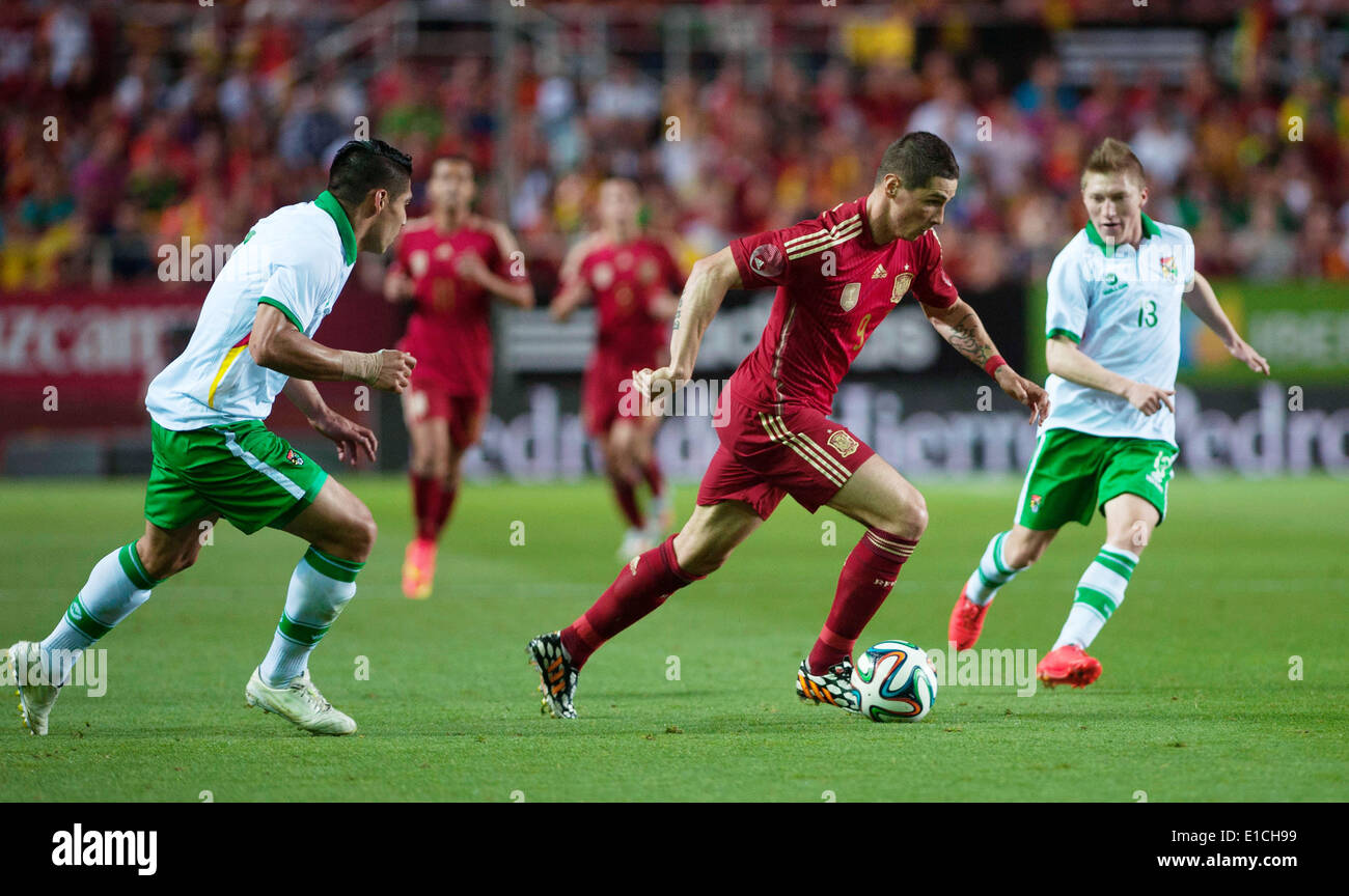 Sevilla. 30th May, 2014. Spain's Fernando Torres (C) breaks through during the international friendly football match against Bolivia in Sevilla on May 30, 2014. Spain won 2-0. © Xie Haining/Xinhua/Alamy Live News Stock Photo