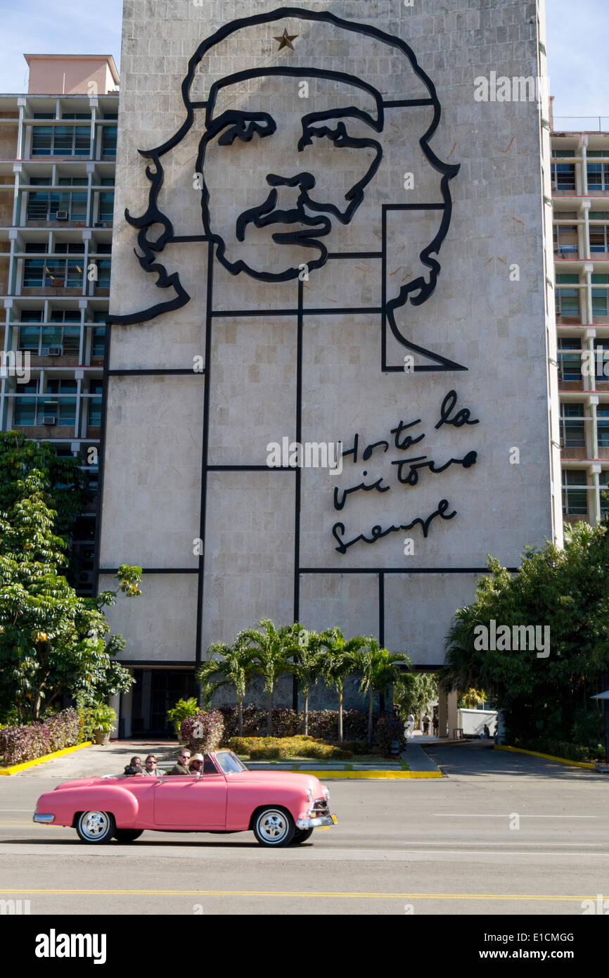 Mural and steel outline of Che Guevara Stock Photo