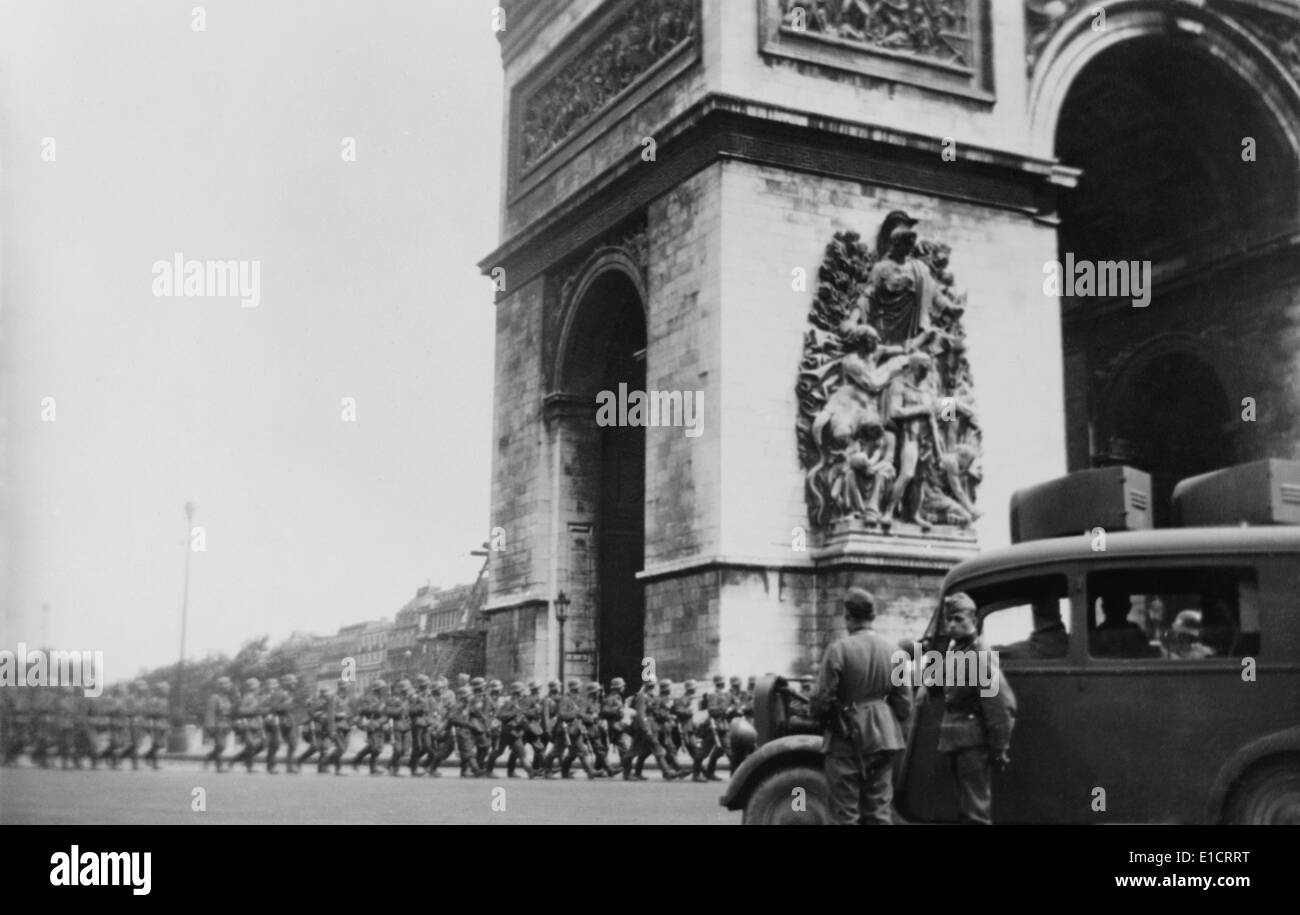 German troops marching around Arc de Triomphe, on the first day to the Nazi occupation of Paris. Four days earlier, on June 10, Stock Photo