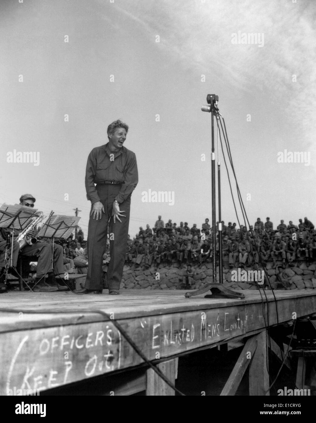 Danny Kaye, entertains 4,000 occupation troops of the 5th Marine Division at Sasebo, Japan. Oct. 25, 1945. (BSLOC 2013-12 141) Stock Photo