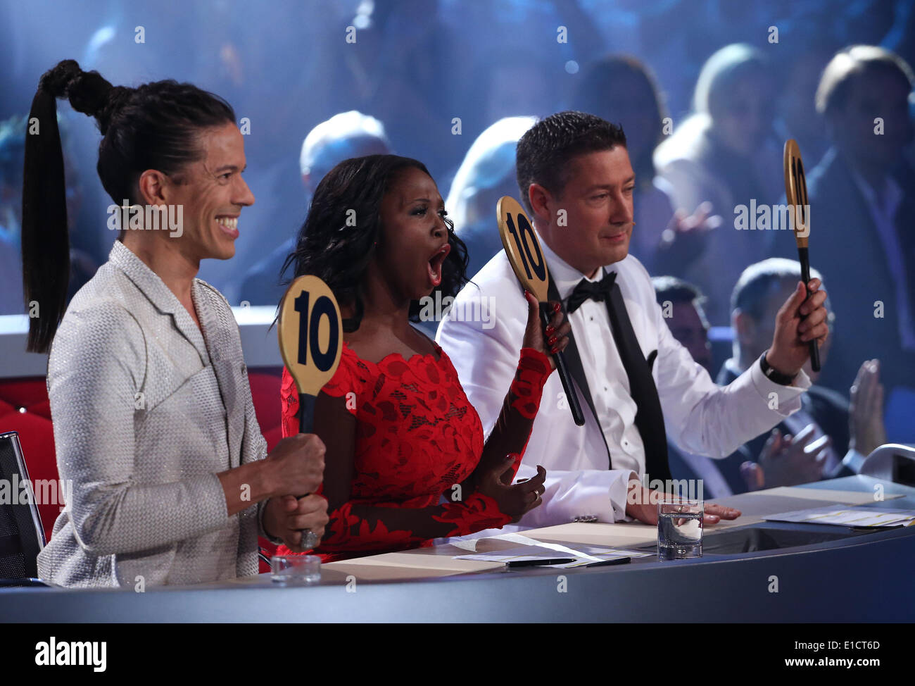 Judges Motsi Mabuse, Joachim Llambi (R) and Jorge Gonzalez (L) during the final of the RTL television program 'Let's Dance' in Cologne, Germany, 30 May 2014. Photo: Rolf Vennenbernd/dpa Stock Photo - Alamy
