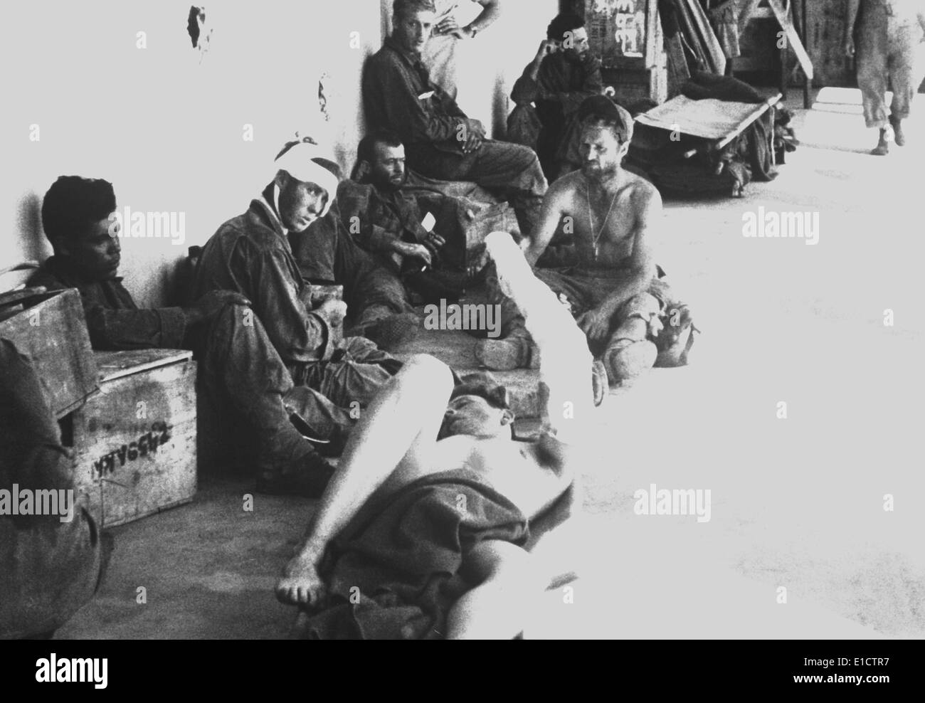Released American prisoners of war from Japanese Cabanatuan POW camp on Luzon, Philippines. On the porch of an emergency Stock Photo