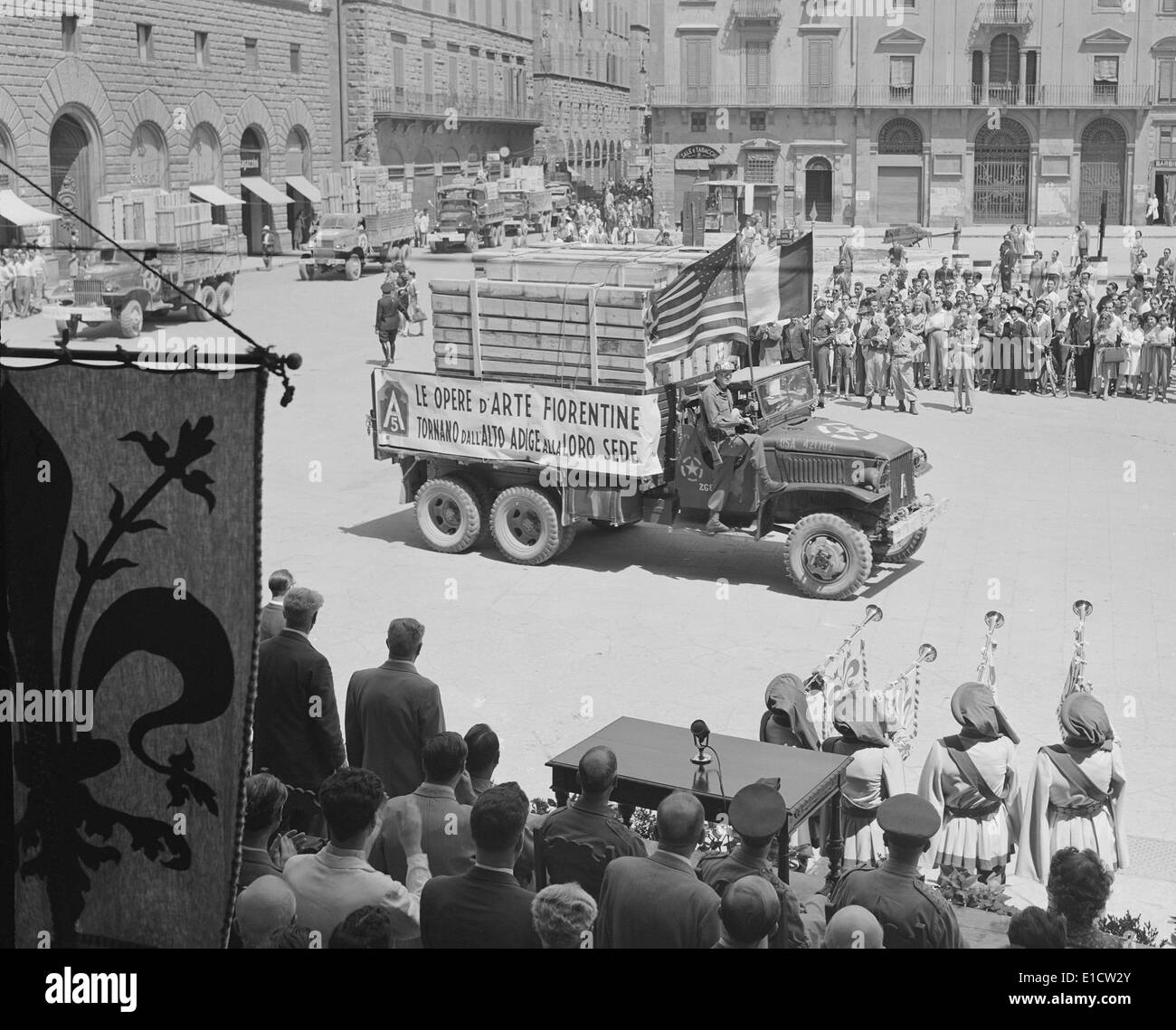 Italian art treasures looted by Nazi Germany are returned to Florence by the U.S. Army. Six trucks guarded by U.S. Army's Stock Photo