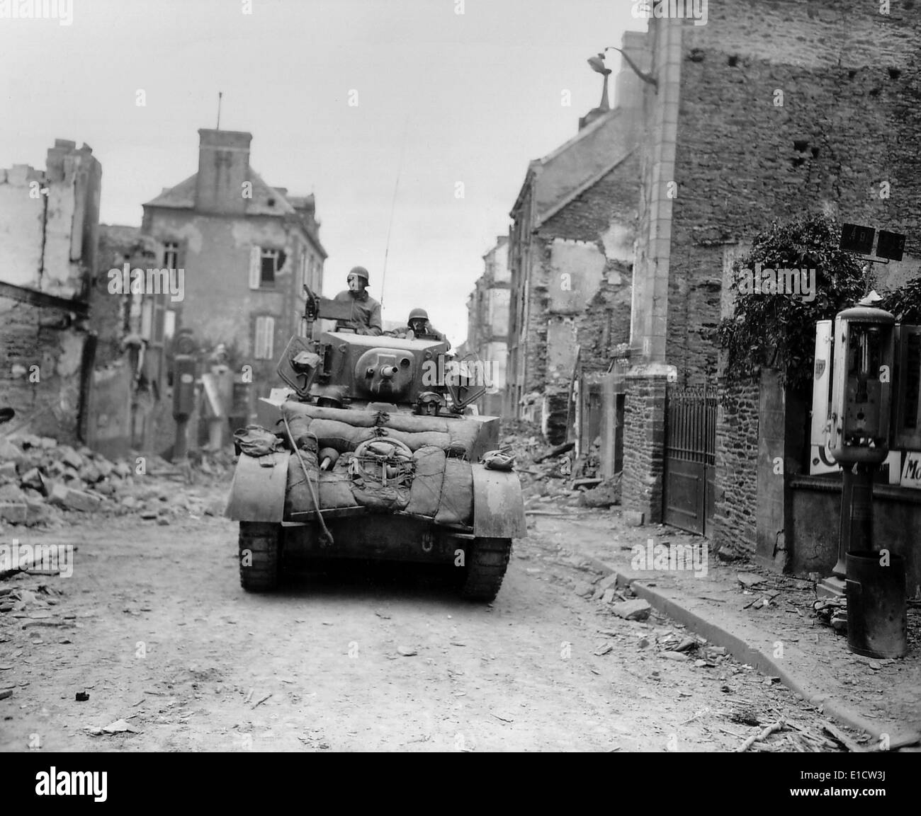 Char Sherman à Saint-Lô France 1944 Photo WW2 
