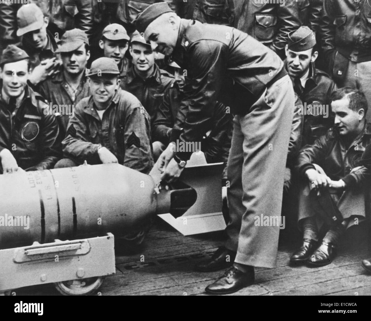 Lt. Col. Jimmy Doolittle, wires a Japanese medal to the fin of a 500 lb. bomb. On April 8, 1942, it was returned to its Stock Photo - Alamy