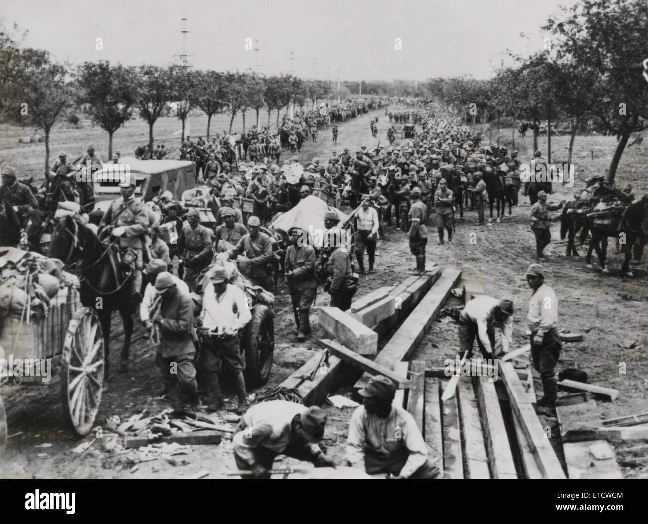 Advance of a column of Japanese Troops on route from Shanghai to Nanking, China. Aug. 12, 1937. (BSLOC 2014 7 26) Stock Photo