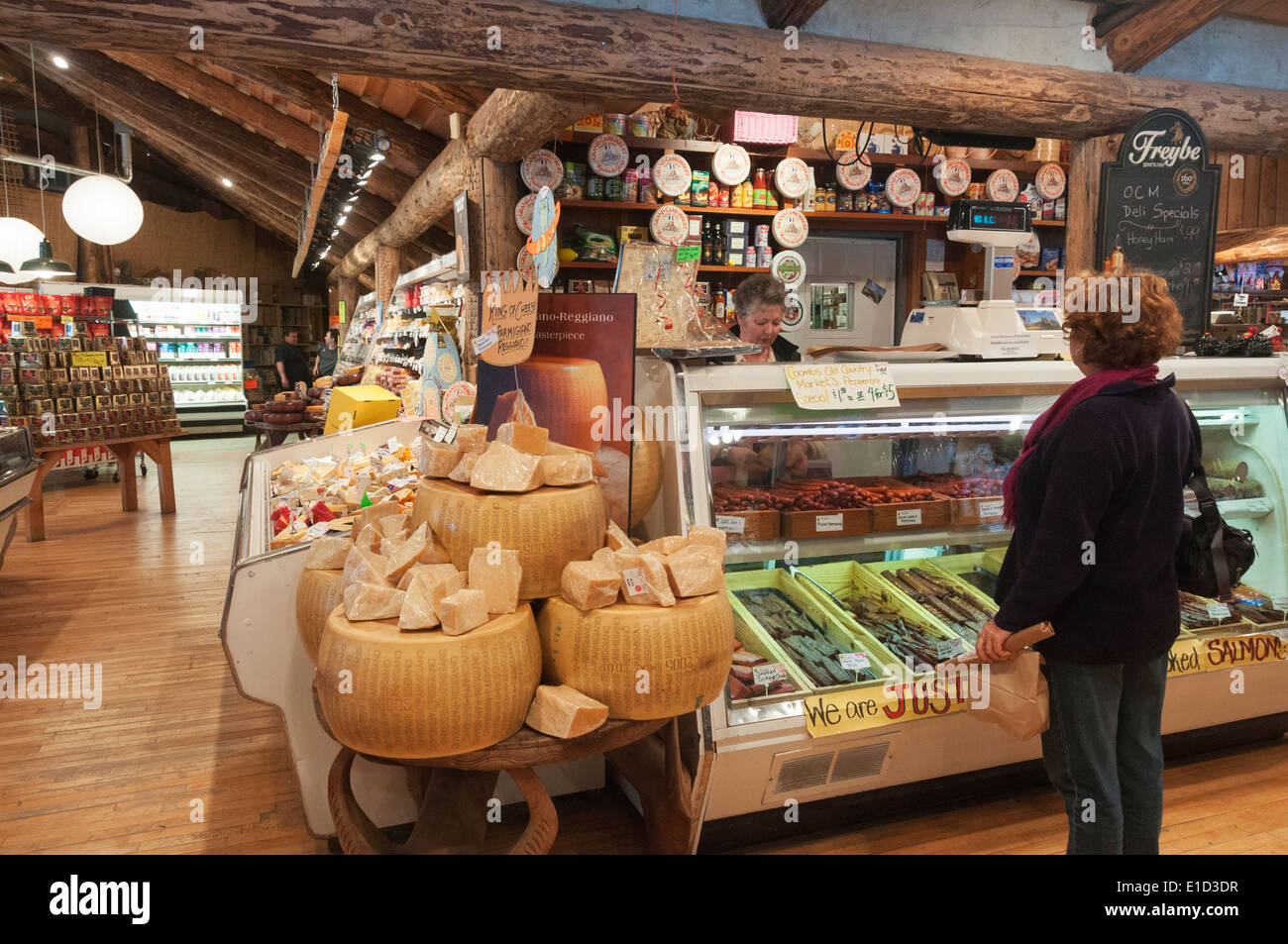 Elk2031156 Canada, British Columbia, Vancouver Island, Coombs Country