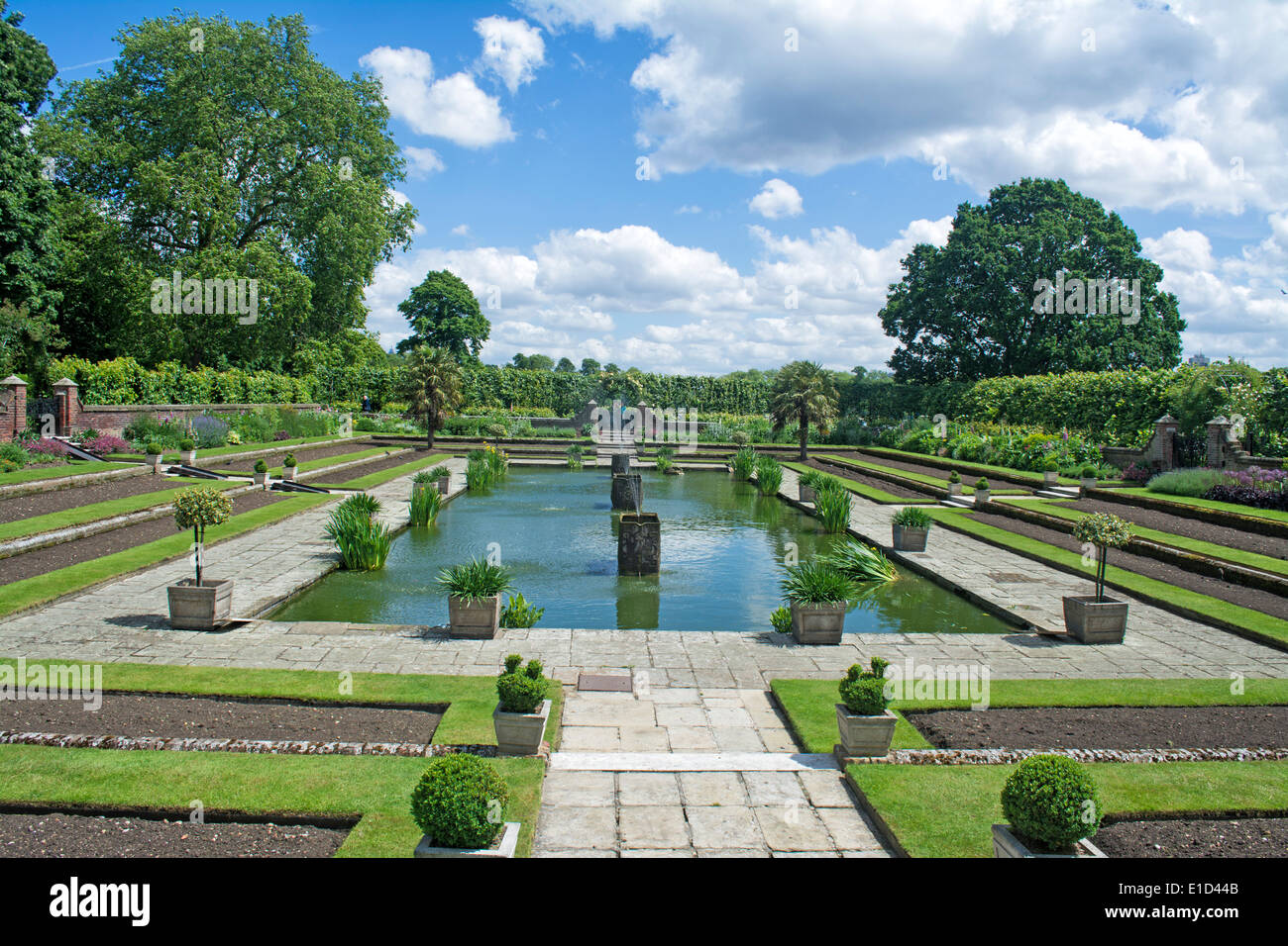 The Sunken Garden at Kensington Palace, London, England Stock Photo Alamy