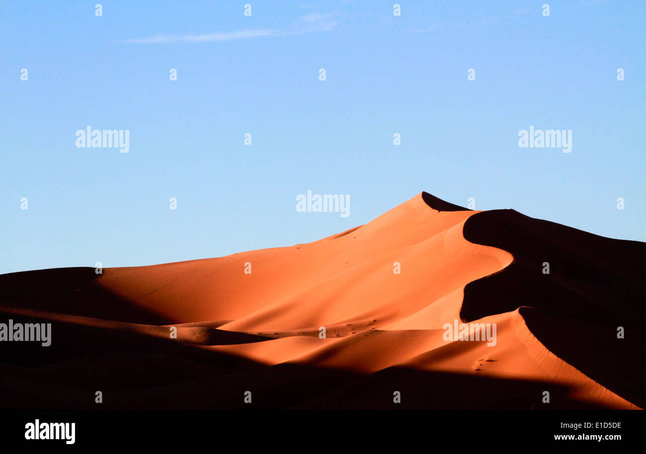 Erg Chebbi sand dunes in the Sahara desert near Merzouga, Morocco Stock ...
